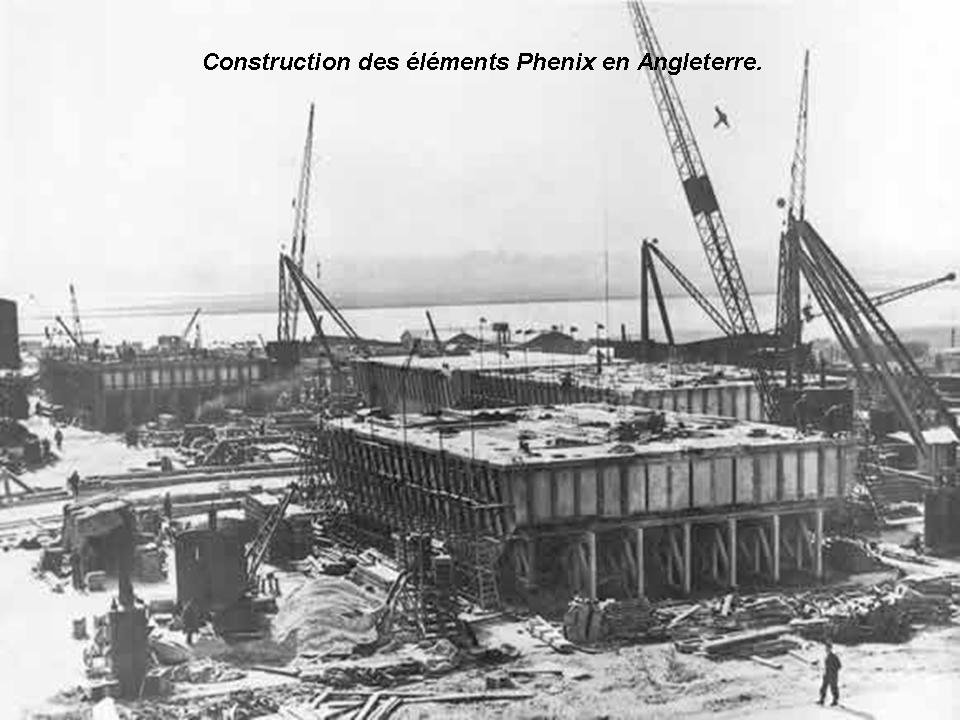 Fabrication de 230 caissons en béton appelé Phénix pour le port artificiel pour le débarquement construit par les alliés pendant la seconde guerre mondiale